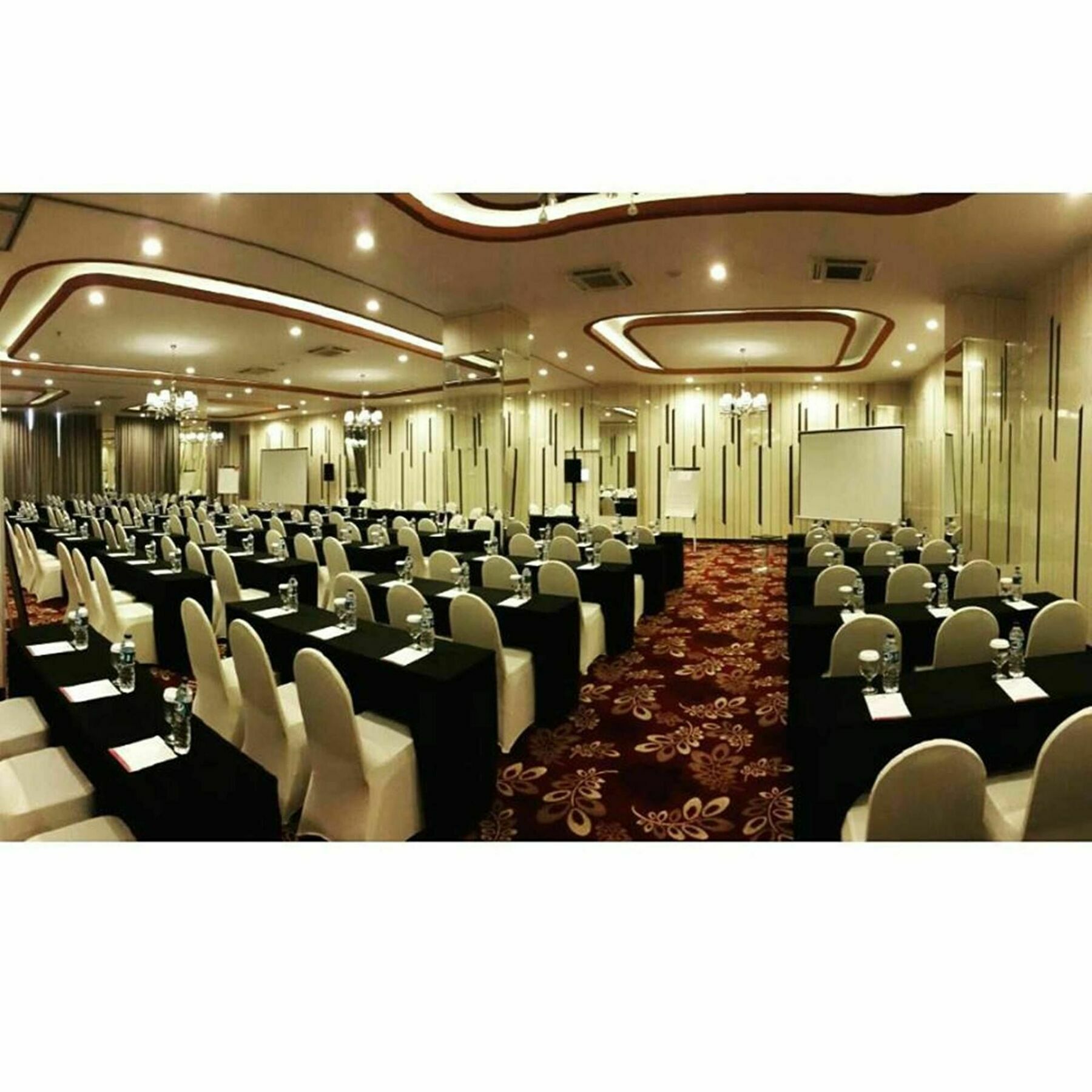Agria Hotel Bogor Buitenkant foto